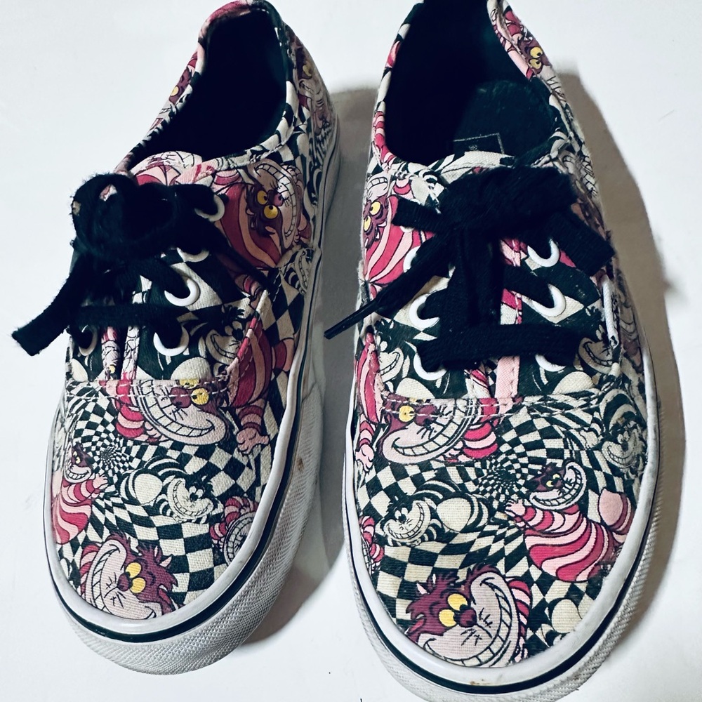 Disney x Vans x Alice in Wonderland Vintage Cheshire Cat Lace-up Sneakers